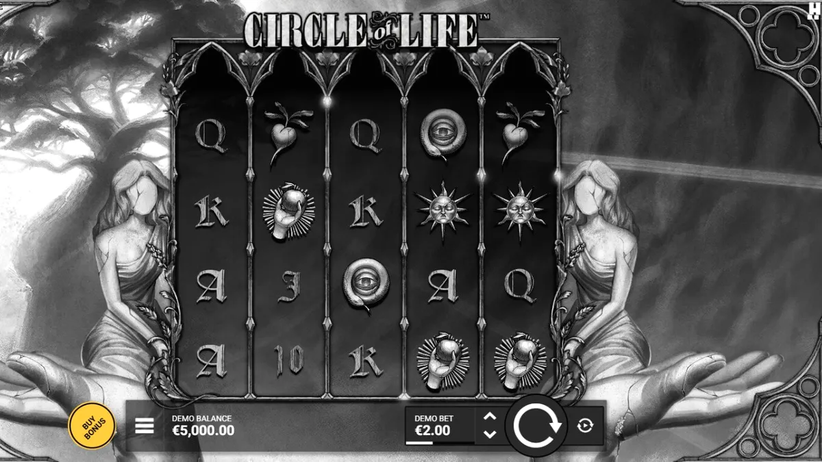 Visual artistik slot Circle of Life dengan tema monokrom dan pohon kehidupan
